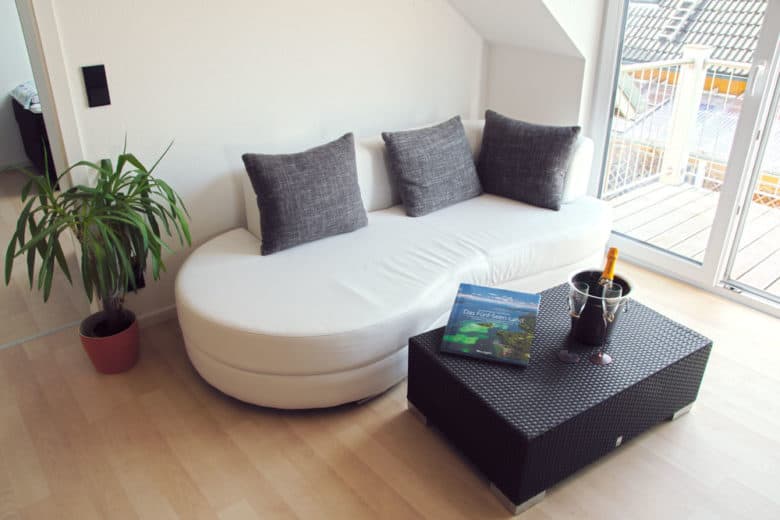 Moderne Couch in der Ferienwohnung Robert Brack Herrsching am Ammersee