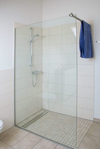 ebenerdige Dusche - Ferienwohnung Robert Brack Herrsching am Ammersee